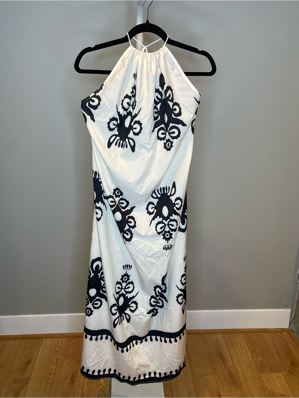 Yozy White and Black Backless Halter Maxi Dress/Swim Cover-Up (Large)